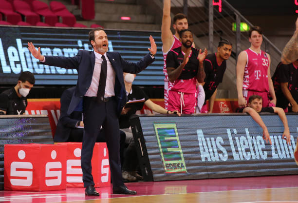 他在面对防 他在面对防