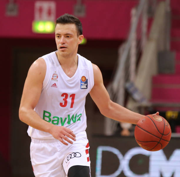 竞赛中屡获 竞赛中屡获