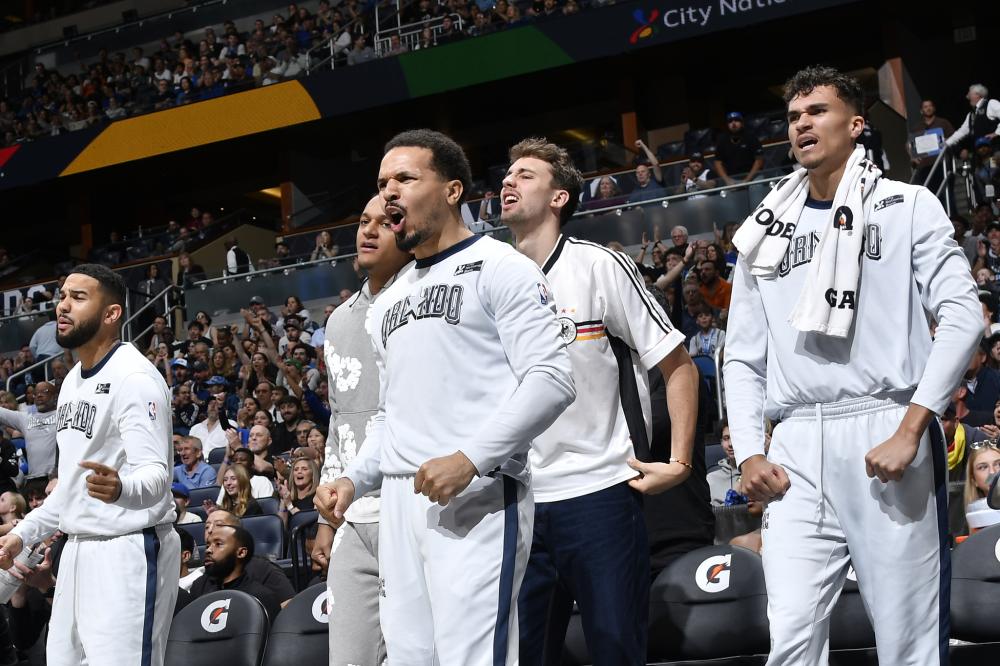 双方球员在 双方球员在